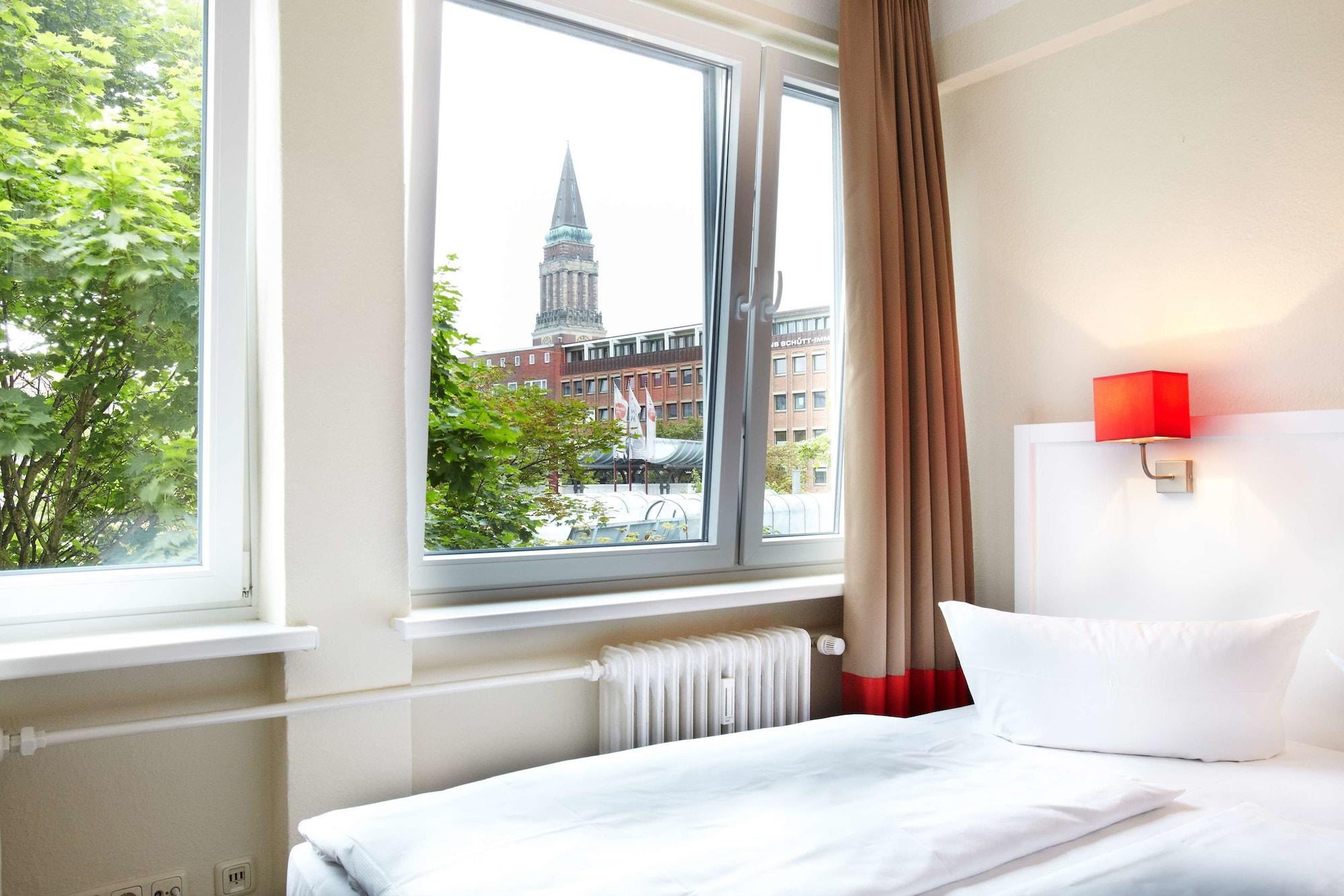 Hotel Ostseehalle Kiel By Premiere Classe Exterior photo
