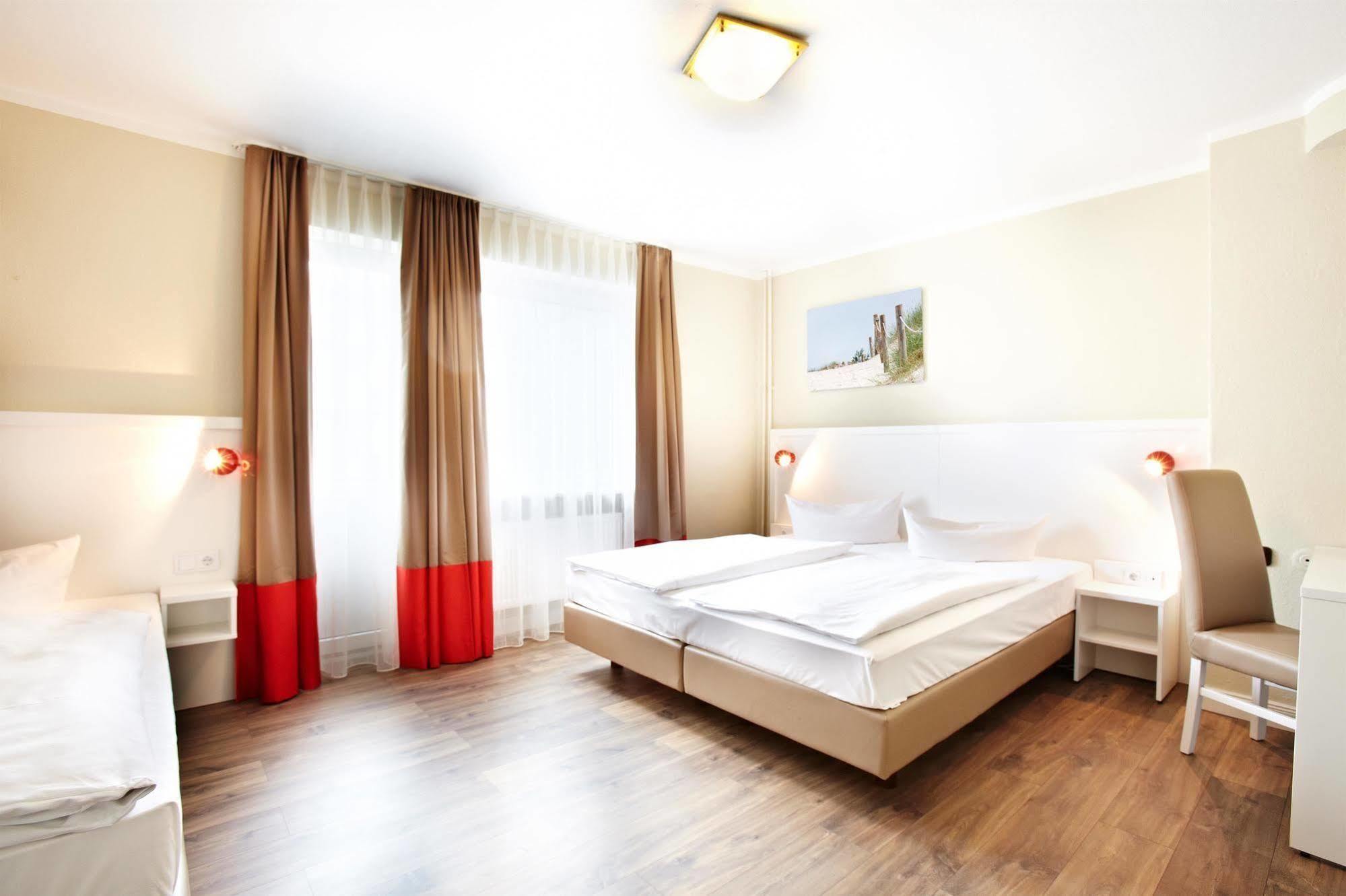 Hotel Ostseehalle Kiel By Premiere Classe Exterior photo