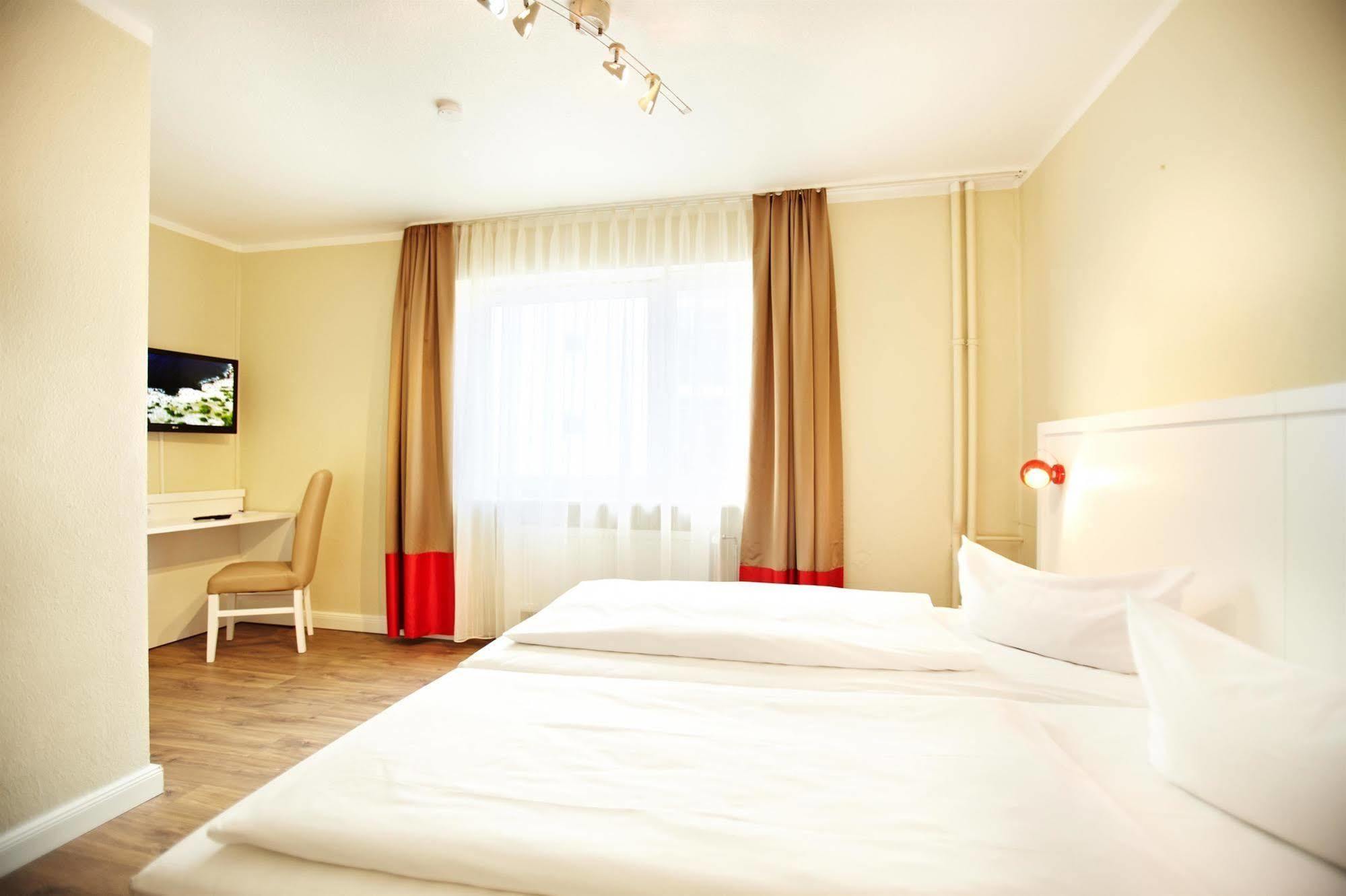 Hotel Ostseehalle Kiel By Premiere Classe Exterior photo